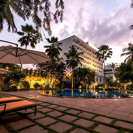 Southern Star,מייזור מראה חיצוני תמונה The Leela Palace, Bangalore