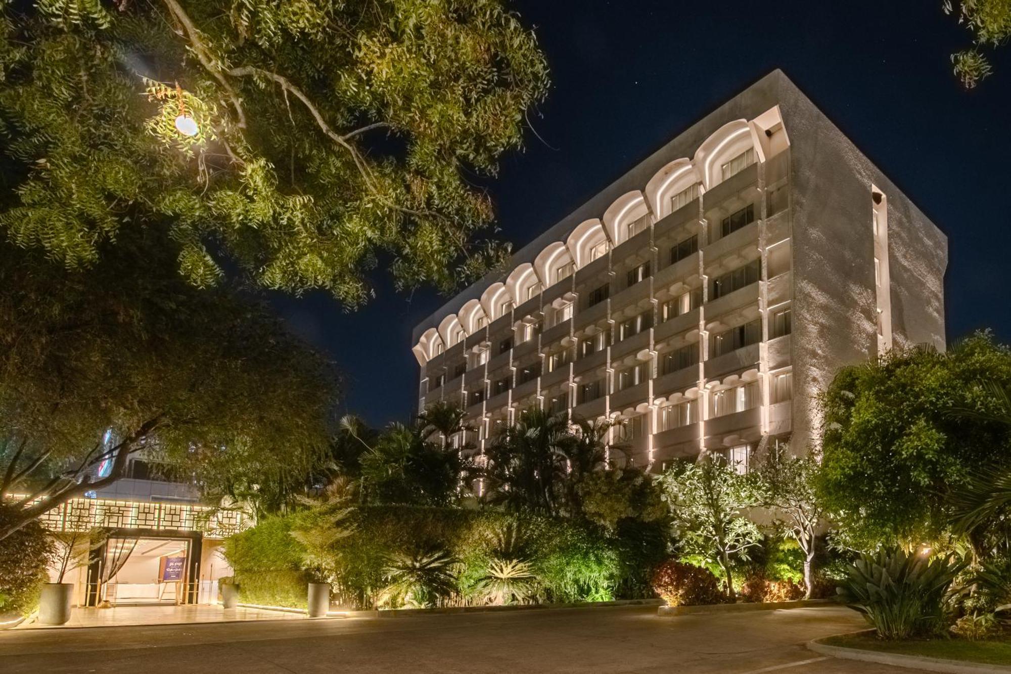 Southern Star,מייזור מראה חיצוני תמונה The hotel at night