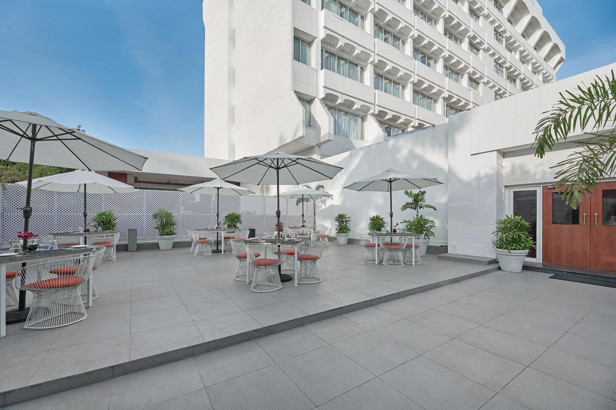 Southern Star,מייזור מראה חיצוני תמונה The hotel's pool deck