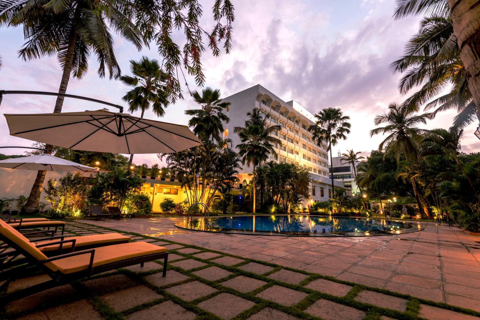 Southern Star,מייזור מראה חיצוני תמונה The Leela Palace, Bangalore