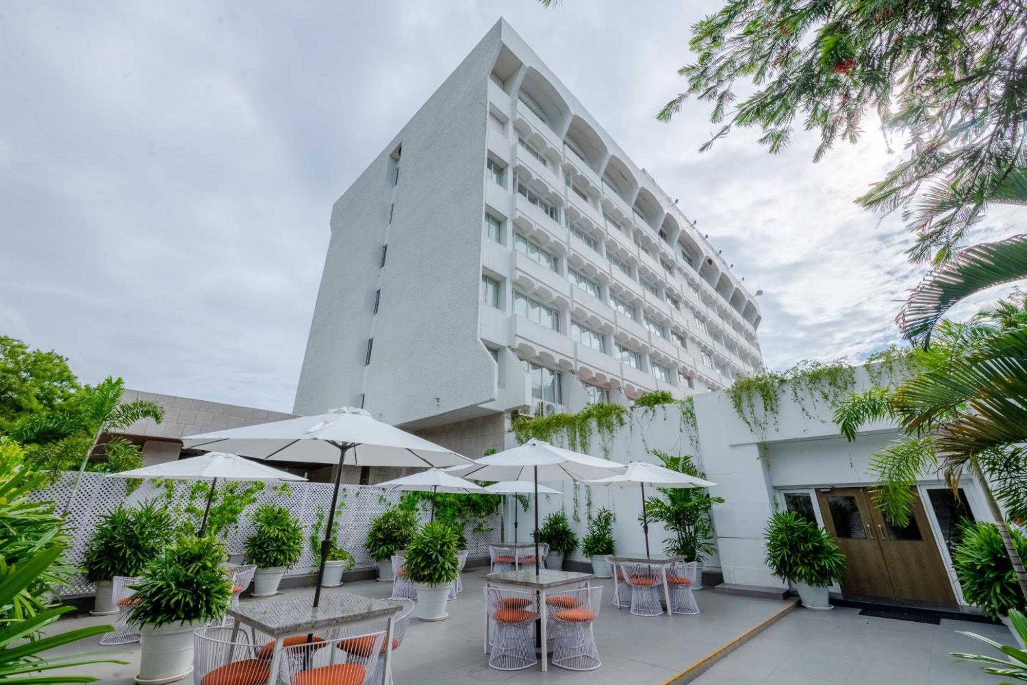 Southern Star,מייזור מראה חיצוני תמונה The hotel's exterior
